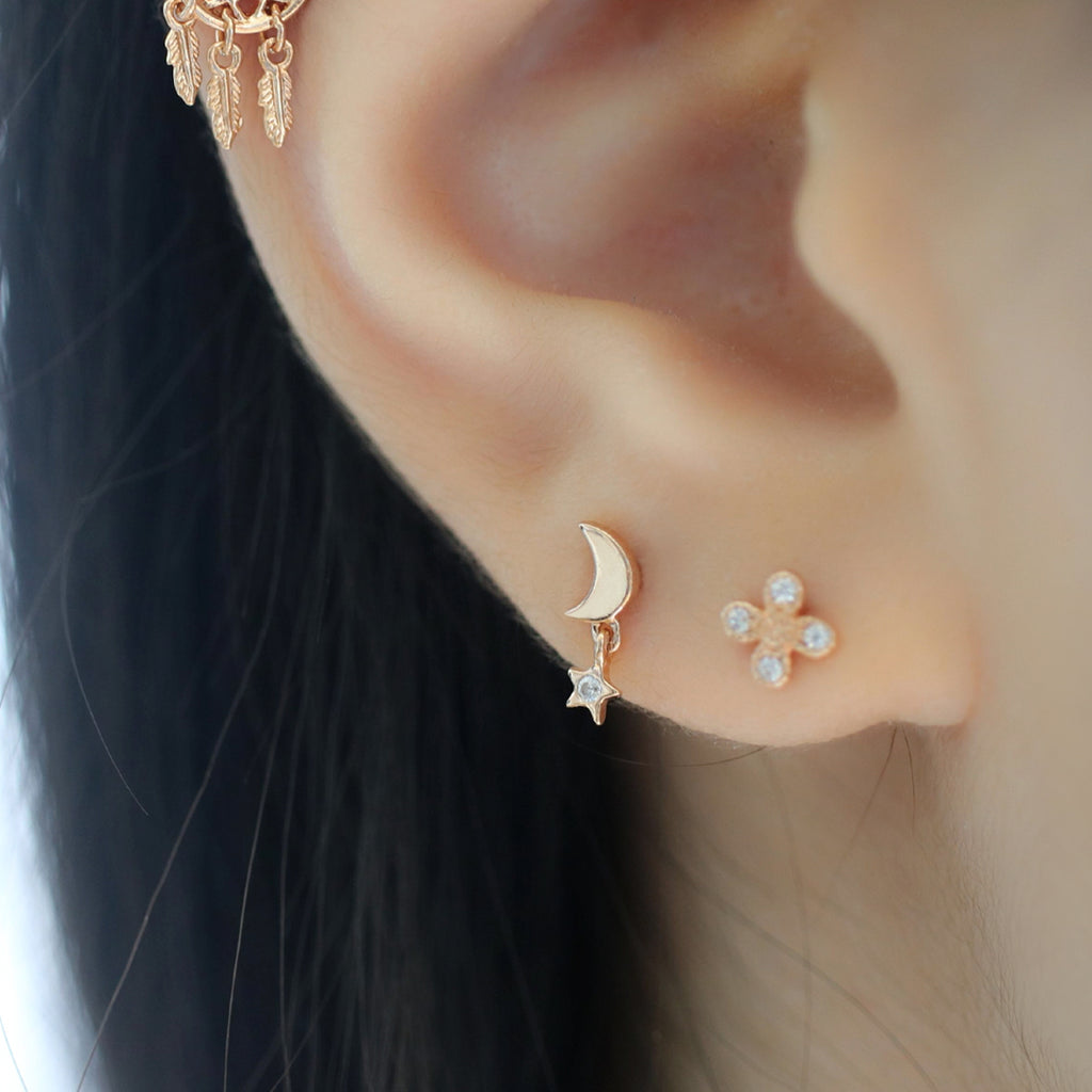 Tiny crescent moon cartilage earring/Tiny crescent moon and star selling Earlobe earring /Cute click earring/Valentine's day earring