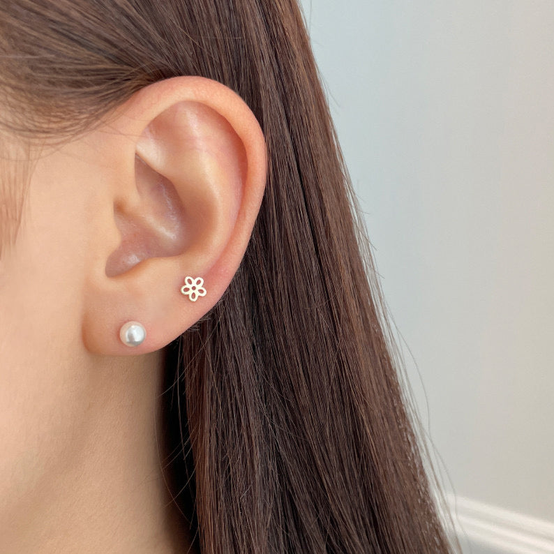 Line Flower Stud Earring- 14K Gold