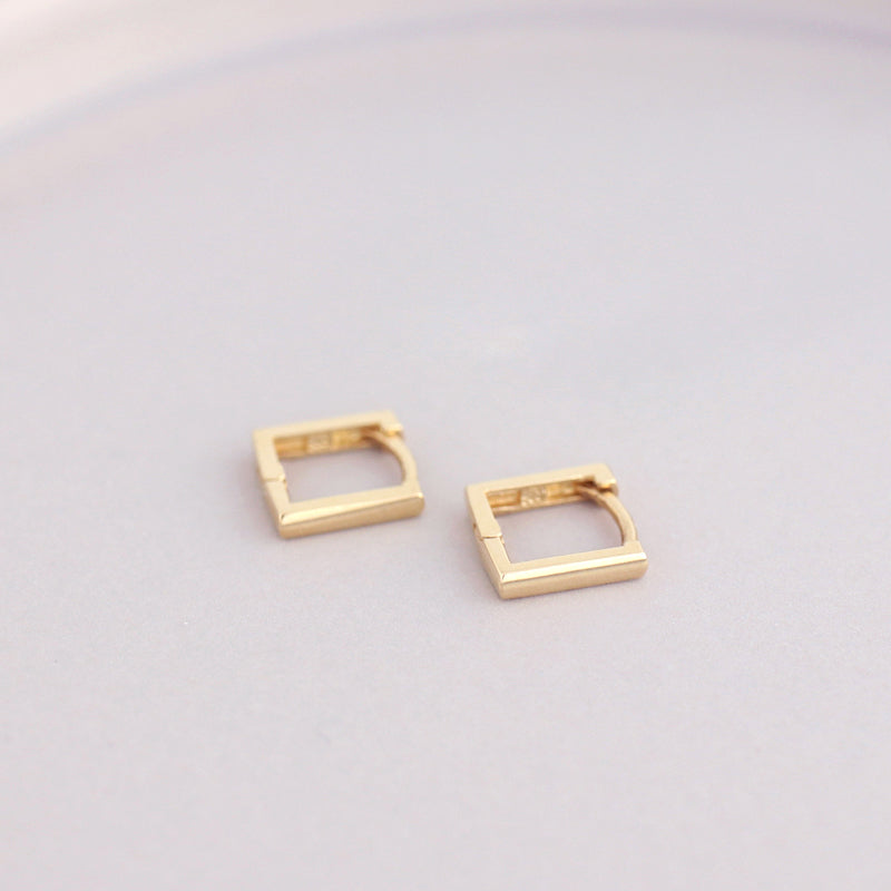 Slim Square Huggie Hoop 14K Gold Musemond - Main Image