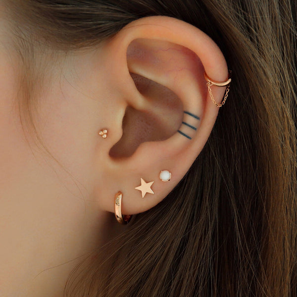 single chain huggie hoop earring in helix piercing