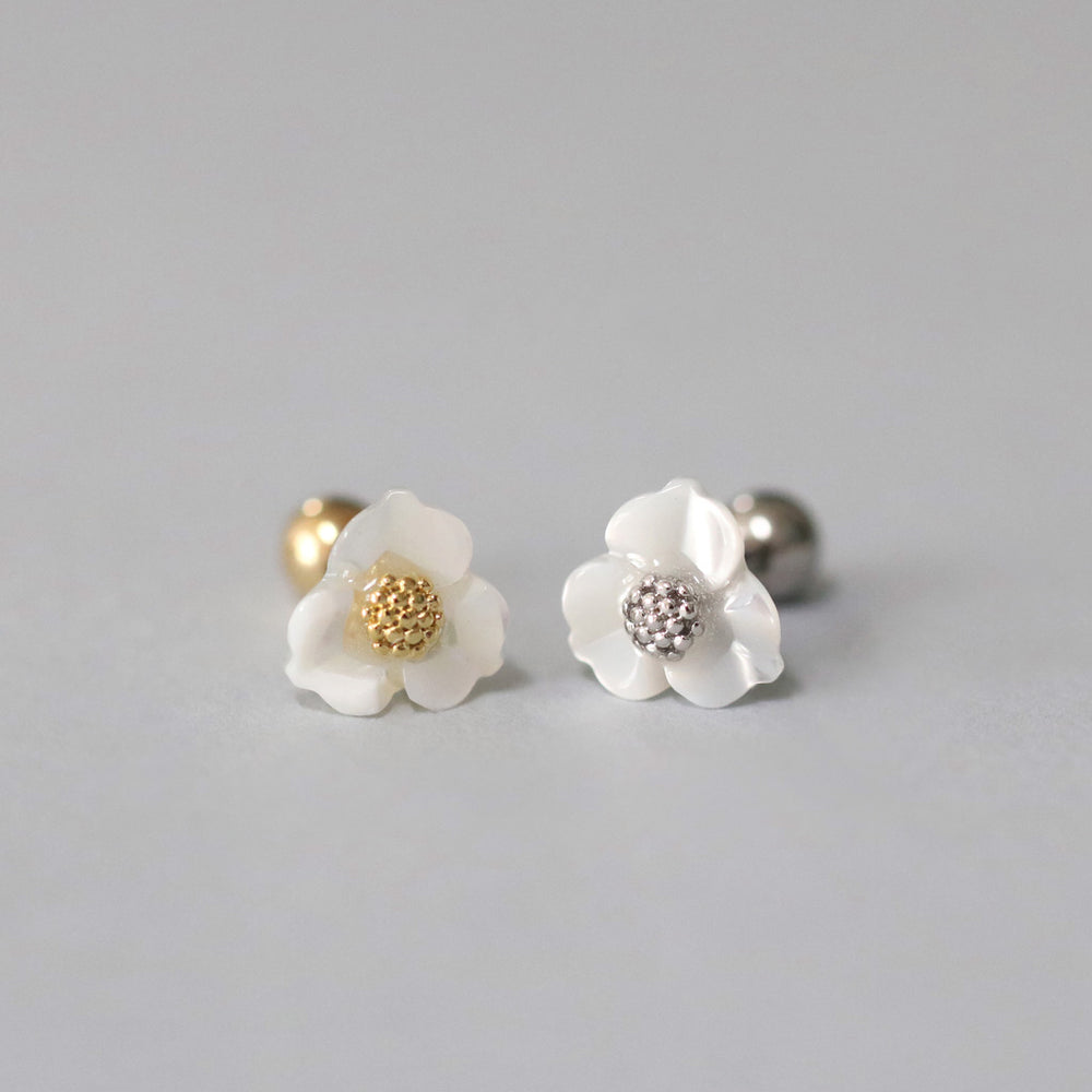 【AMBUSH】PEARL FLOWER STUD PIERCE 2色展開 Silver Gold HOJE Pearl Flower Stud Gold on Silver – Amanda's House of